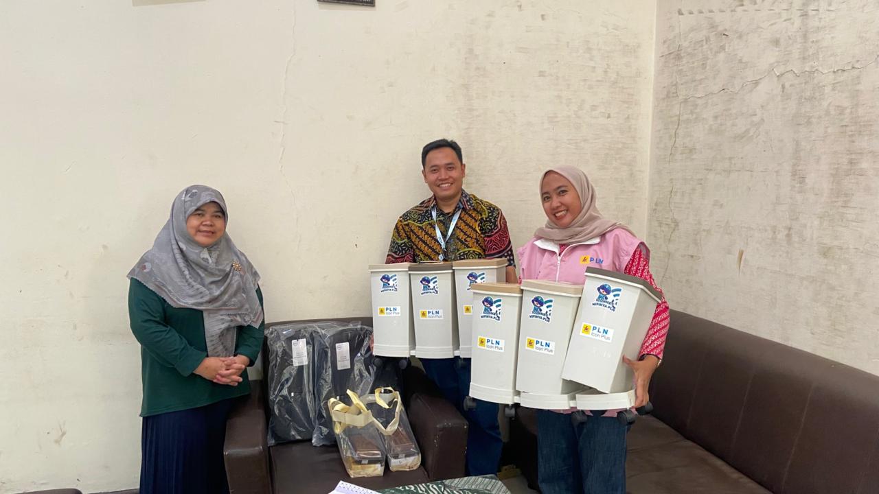 Dari Sekolah ke Masa Depan, Srikandi PLN Icon Plus Bekali Siswa SMKN 1 Cimahi