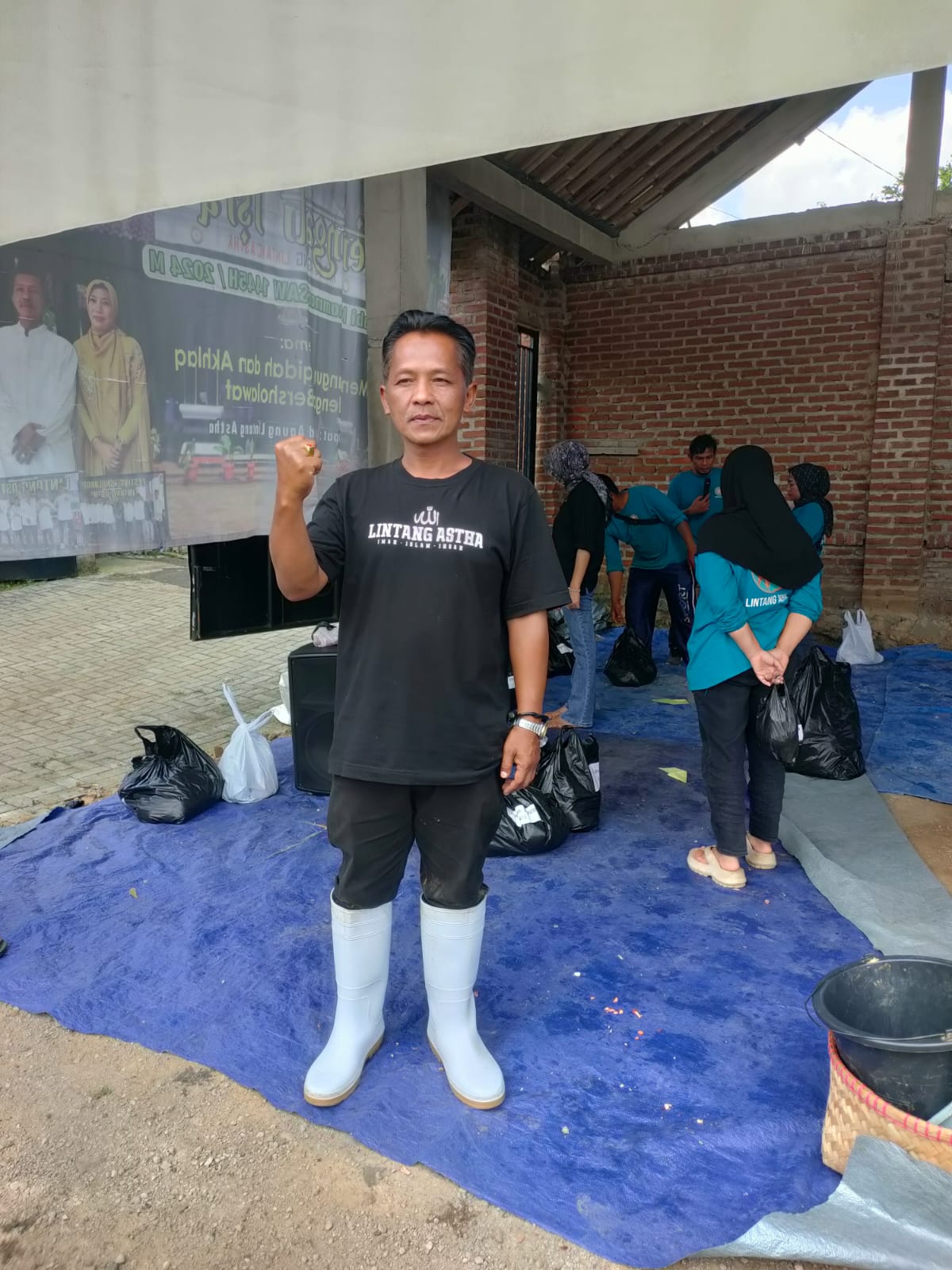 drh. H. M. Burhan (Lintang Astha) Salurkan Hewan Kurban untuk Warga, Perkuat Kepedulian Sosial dan Nilai Keislaman