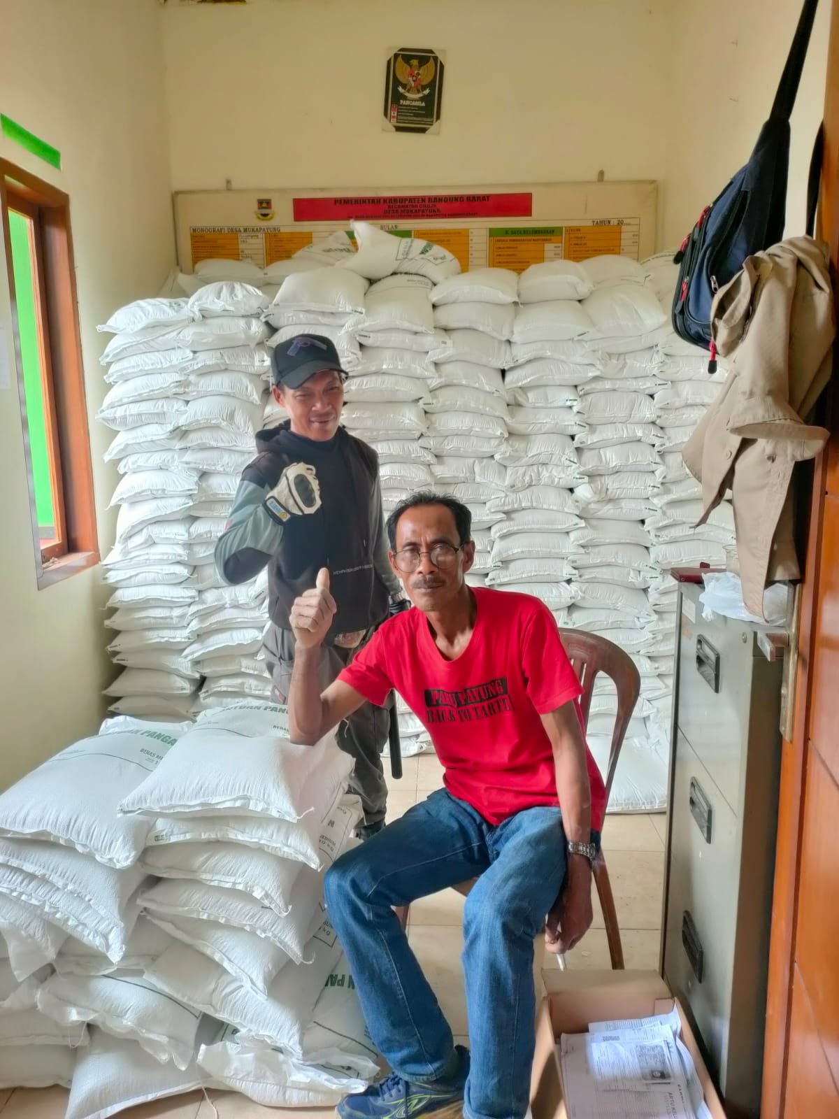 Desa Mukapayung Salurkan Bantuan Pangan Dua Bulan Sekaligus untuk Ratusan Keluarga