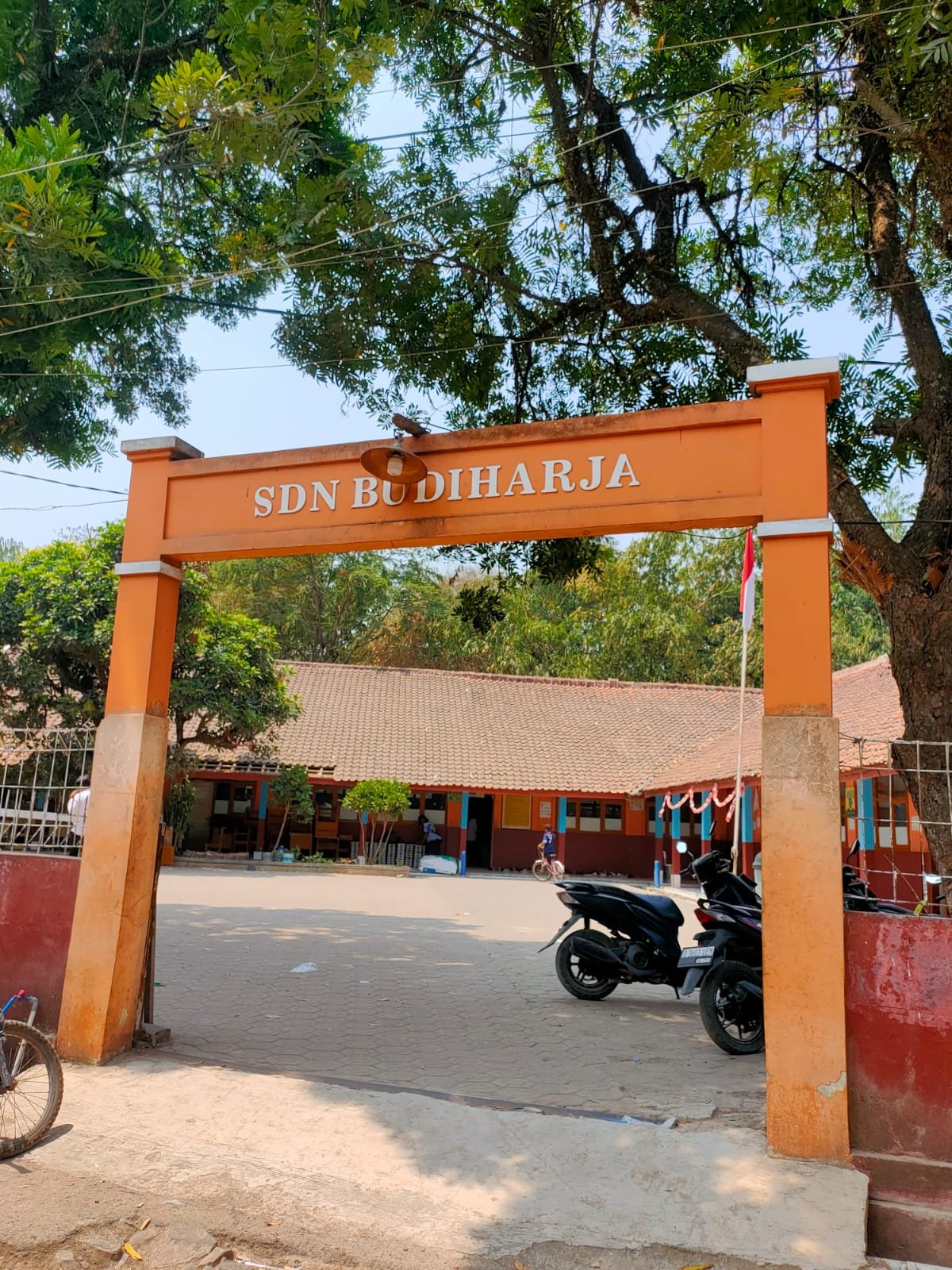 16 Siswa SDN Budiharja Menyeberangi Waduk Saguling dengan Rakit, Pemerintah Siapkan Antar-Jemput